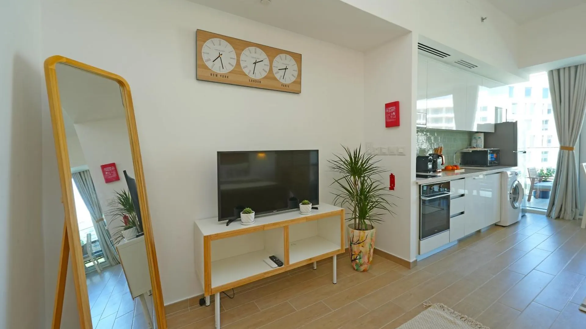 Studio Apartment With Beautiful View Αμπού Ντάμπι