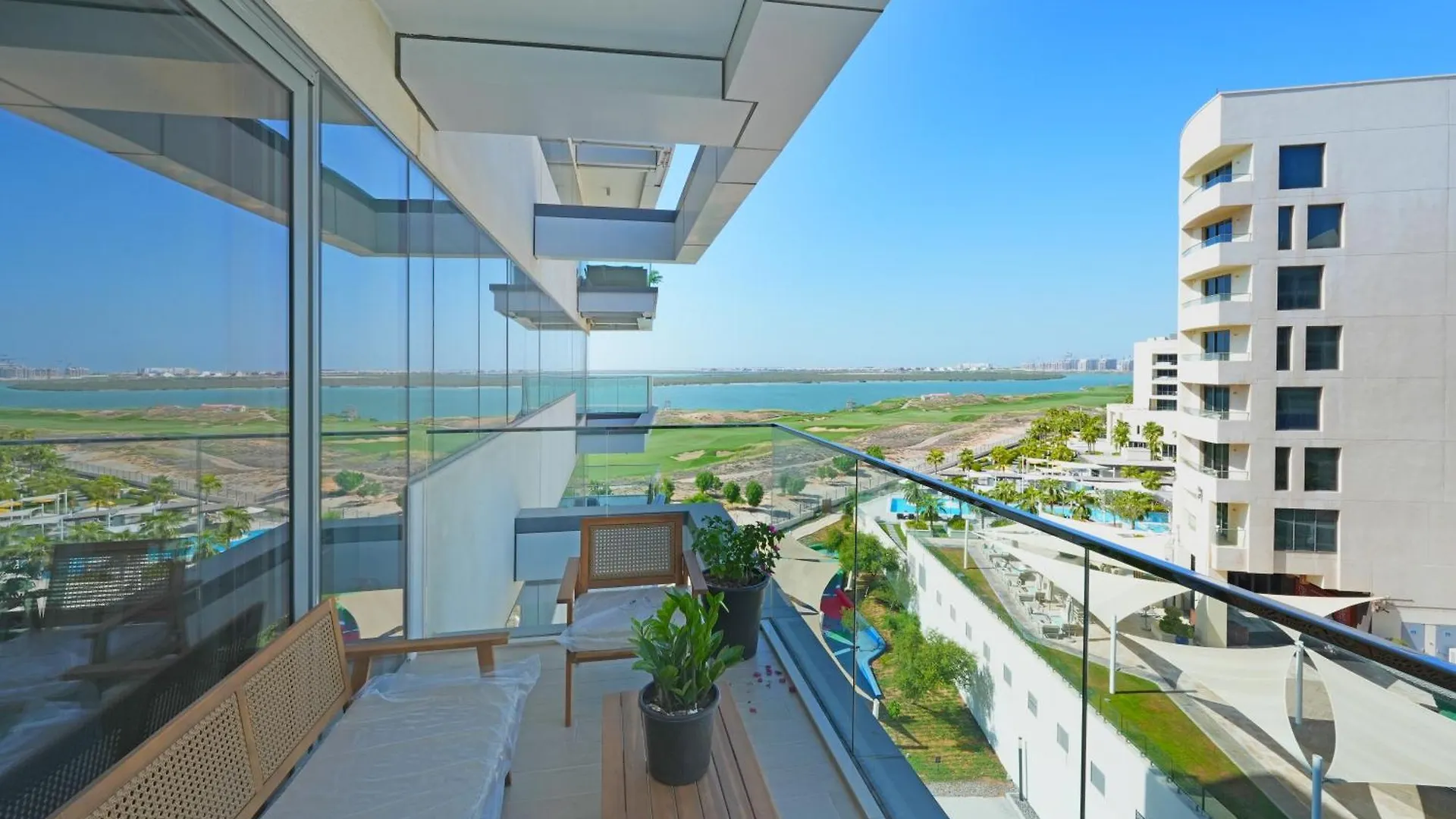 Studio Apartment With Beautiful View Abu Dhabi